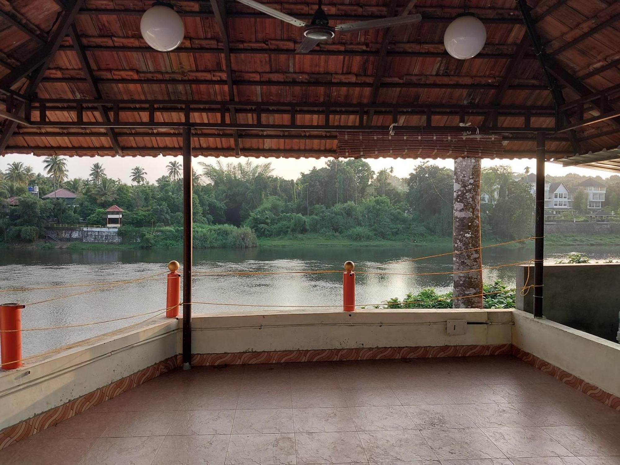 Stayberries River Rock Villa Athirapilly Kizhake Chālakudi المظهر الخارجي الصورة