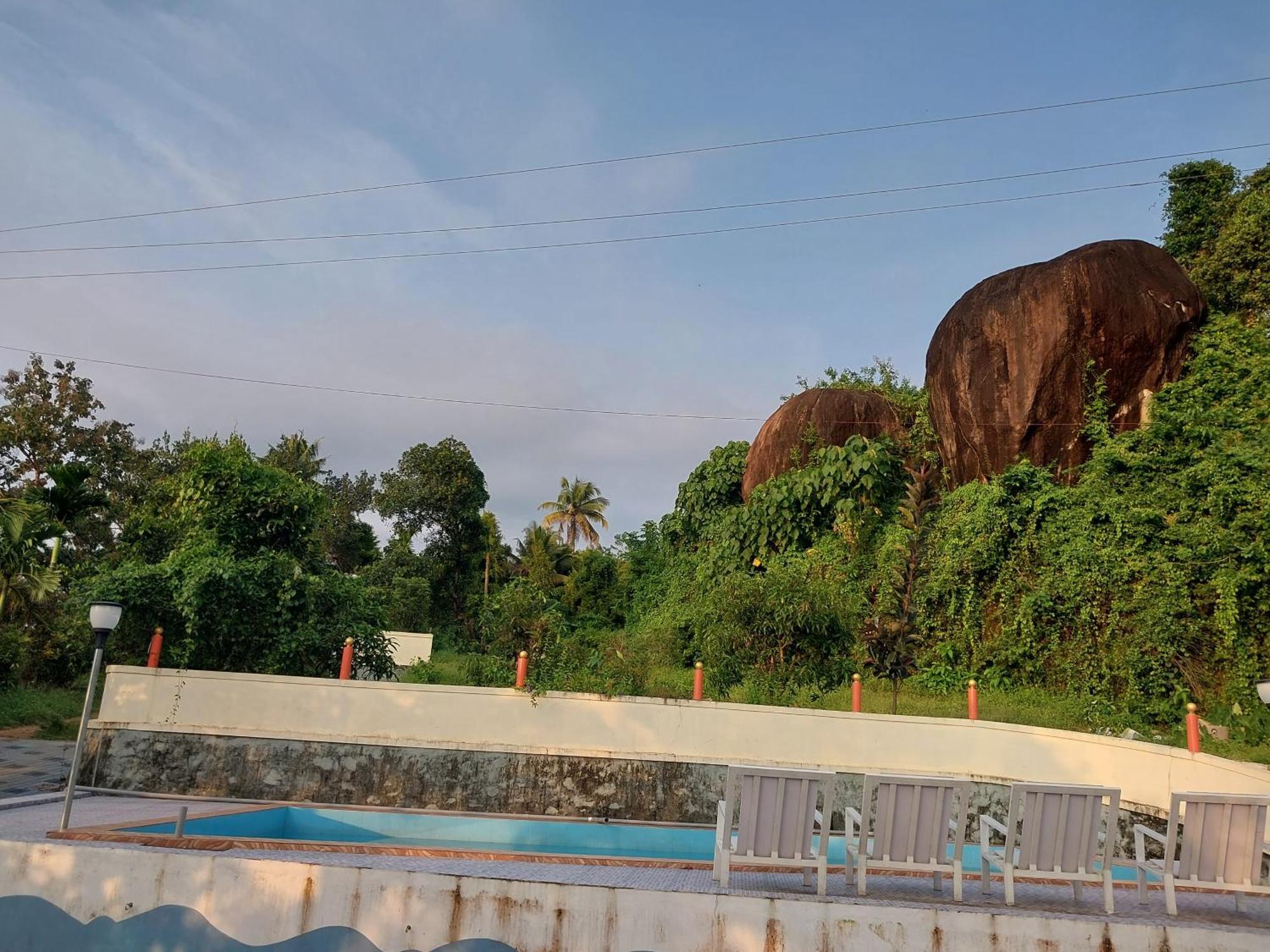 Stayberries River Rock Villa Athirapilly Kizhake Chālakudi المظهر الخارجي الصورة